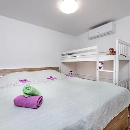 Traumhaftes Nur 100 Meter Zum Inmitten Der Romantischen Altstadt * Baška