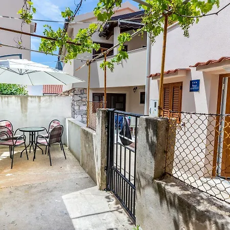 Traumhaftes Nur 100 Meter Zum Inmitten Der Romantischen Altstadt Appartamento Baška